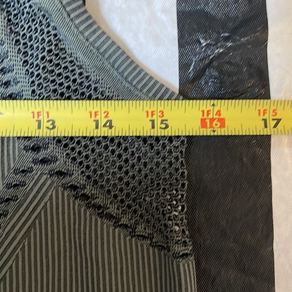 ATHLETA Sz M Oxygen Two Toned Tank in Olive & Black - Picture 3 of 5